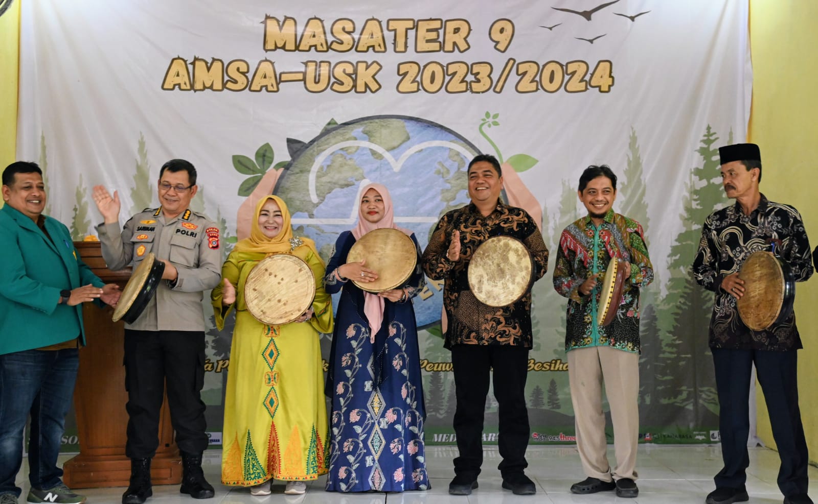 Pj Ketua TP PKK Aceh Besar bersama Kadis Kesehatan Aceh Buka MASATER 9 AMSA USK 2024