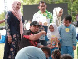 Pj Bupati dan Bunda PAUD Aceh Besar Berikan Penghargaan Mewarnai