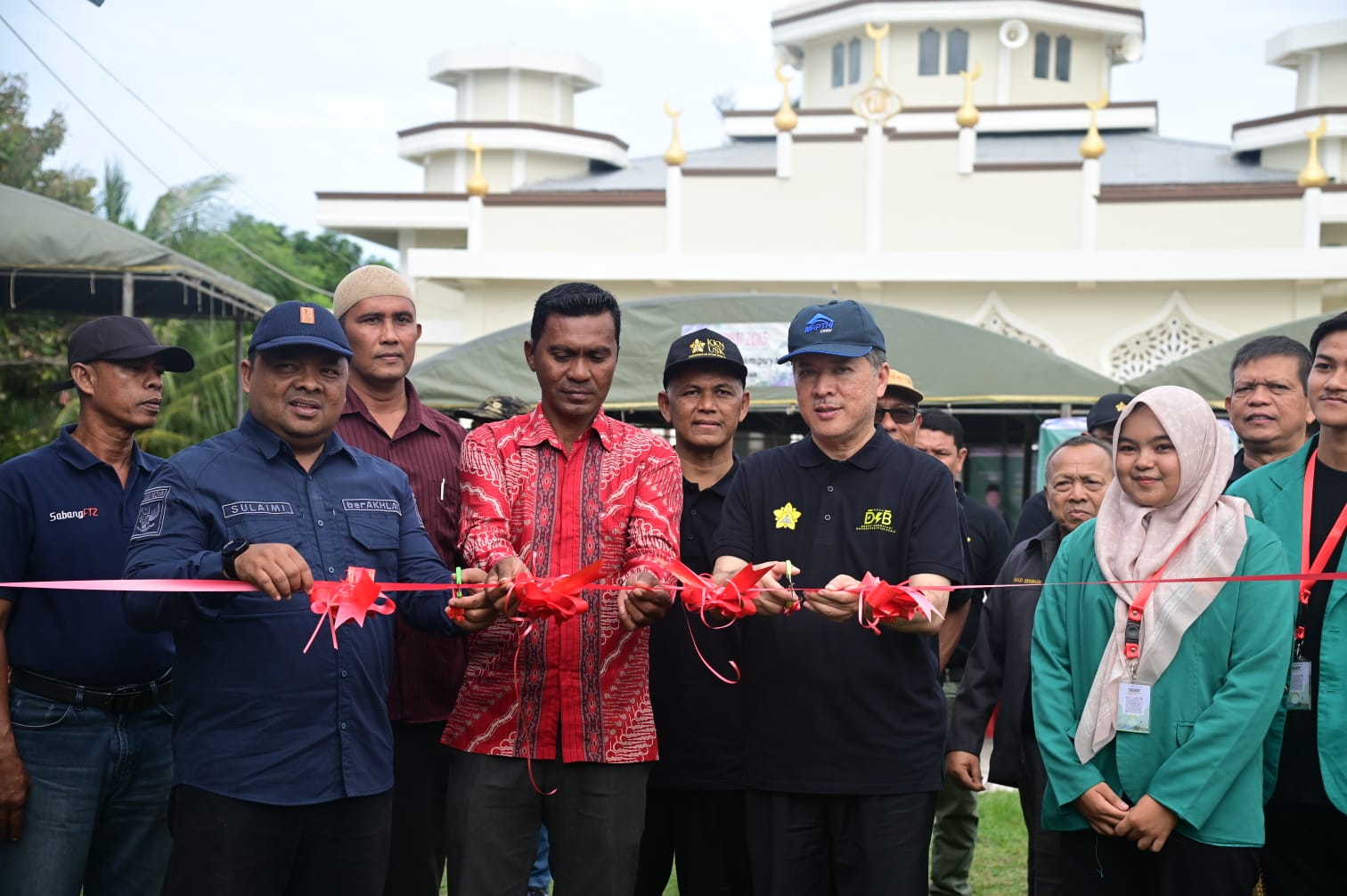 Sekda Aceh Besar dan Rektor USK Resmikan Desa Energi Berdikari di Pulo Aceh