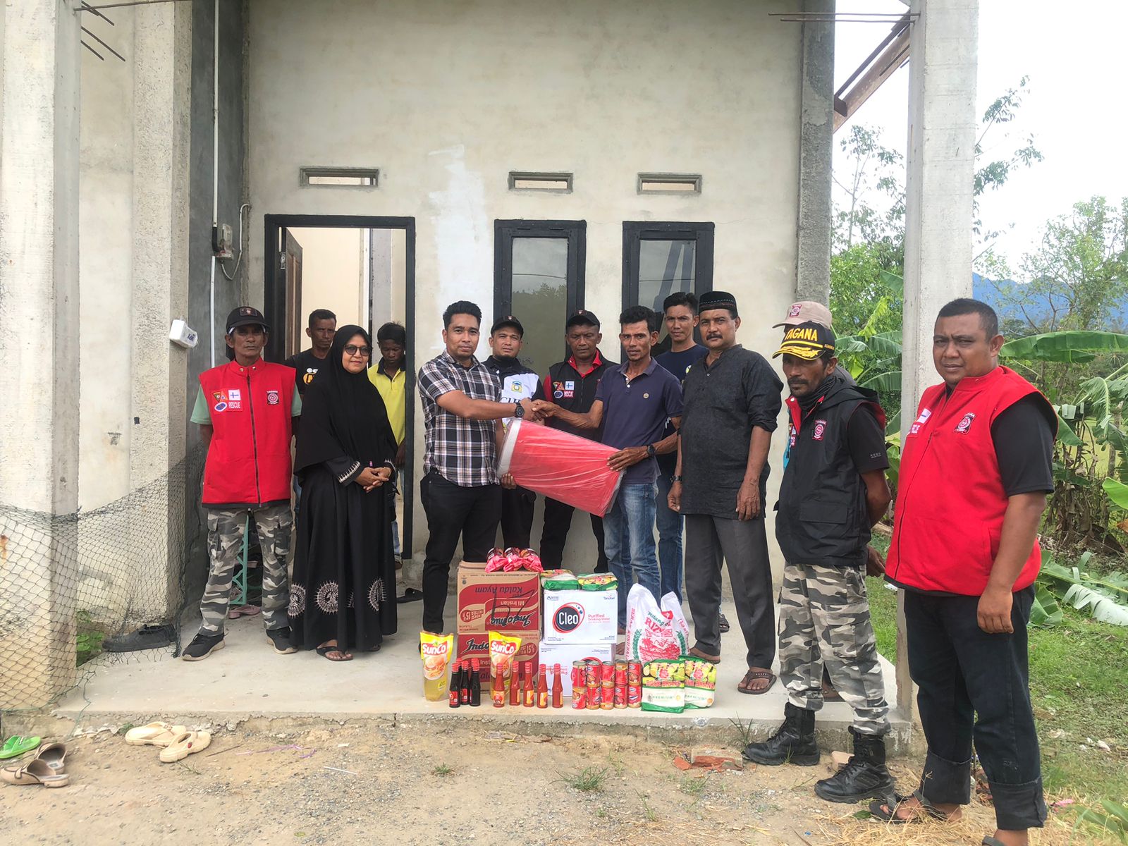Pemkab Aceh Besar Salurkan Bantuan Masa Panik untuk 4 Rumah di Tiga Kecamatan