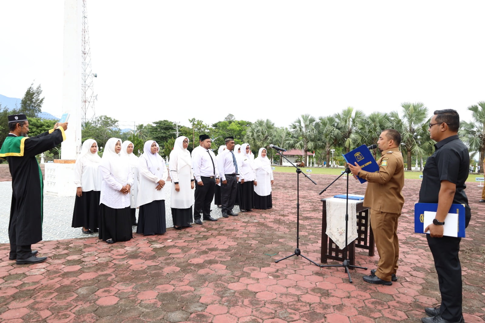 Pj Bupati Iswanto Lantik 14 Kepsek di Aceh Besar
