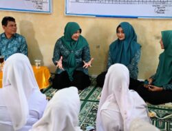 Pj Ketua TP PKK Aceh Besar Lakukan Intervensi Stunting di Posyandu Gampong Bueng Sidom