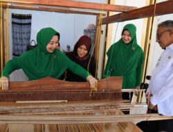 Ketua Persit Kartika Chandra Kirana Kodam IM Kunjungi Sentra IKM Dekranasda Aceh Besar