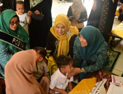 Pj Ketua Pembina Posyandu Aceh Besar Tinjau Timbang Serentak di Luthu Lamweu Sibreh