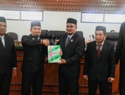 Pj Bupati Muhammad Iswanto Sampaikan Raqan Pertanggungjawaban APBK Aceh Besar tahun 2023 ke DPRK
