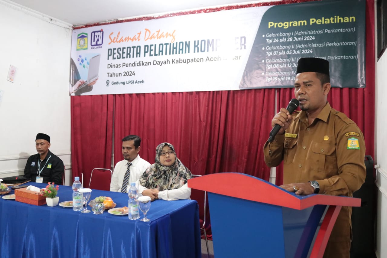 Wakili Pj Bupati, Kadisdik Dayah Aceh Besar Buka Pelatihan Komputer Khusus Santri Dayah