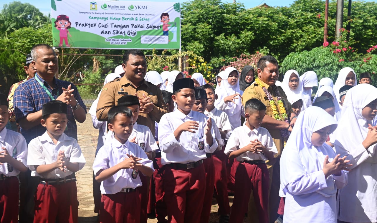 Wakili Pj Bupati, Sekda Aceh Besar Buka Even Promosi Kebersihan di SDN 1 Lhoknga