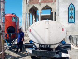 Tanggap Kekurangan Air di Lhoknga, Pemkab Aceh Besar Suplai 16.000 Liter Air Bersih