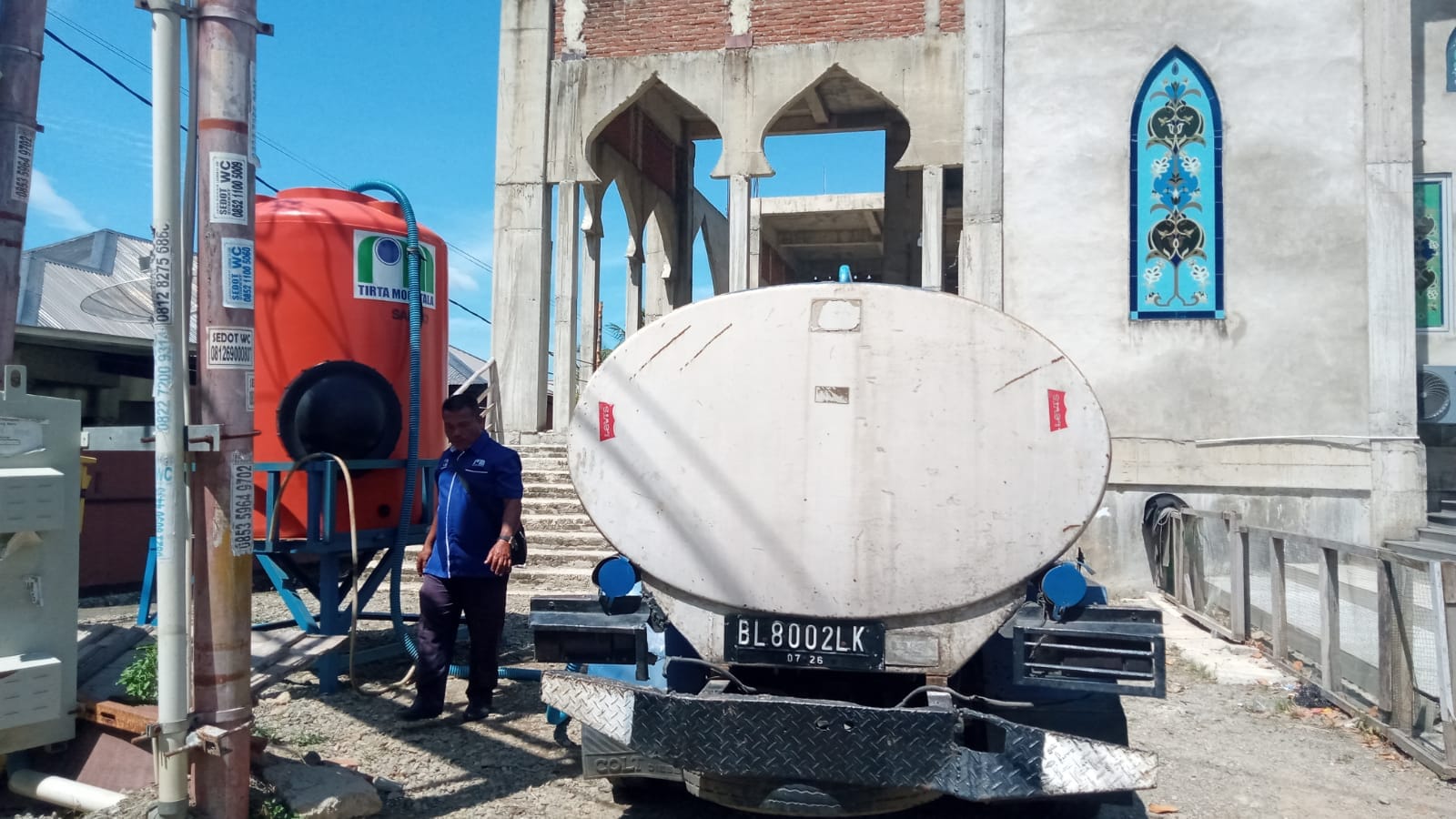 Tanggap Kekurangan Air di Lhoknga, Pemkab Aceh Besar Suplai 16.000 Liter Air Bersih