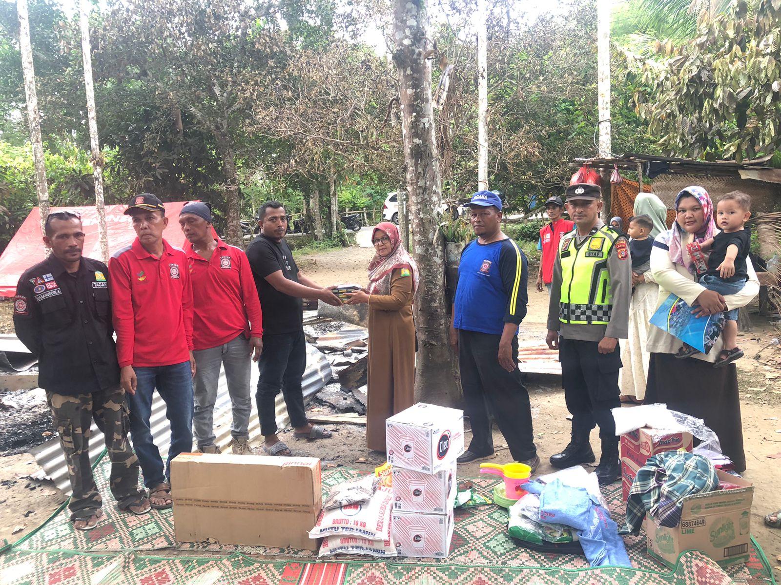 Lagi, Pemkab Aceh Besar Serahkan Bantuan Darurat untuk Korban Kebakaran di Panca Lamkubu