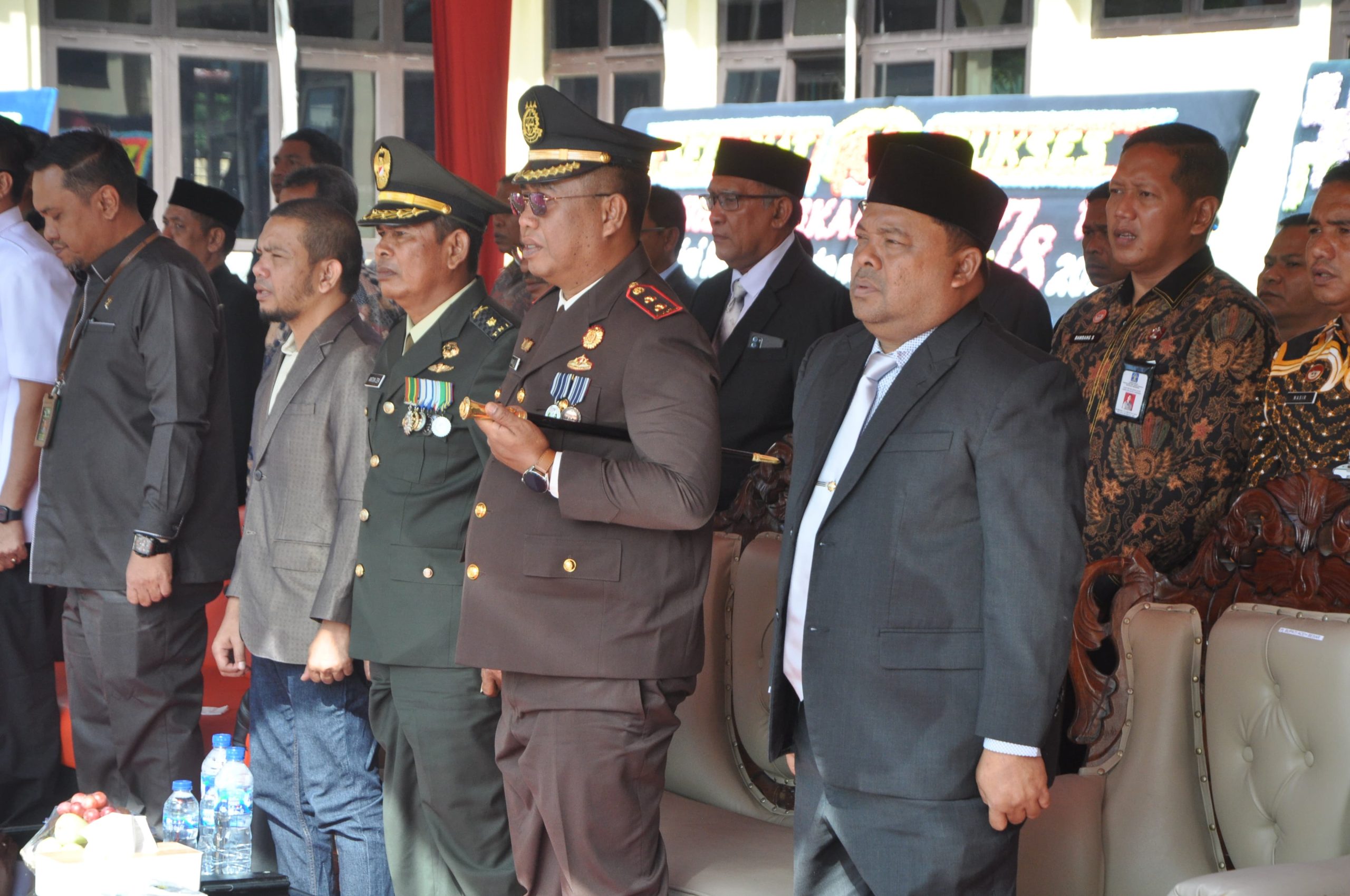 Wakili Pj Bupati, Sekda Sulaimi Hadiri Apel Hari Bhayangkara ke-78 di Mapolres Aceh Besar