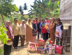 Dinsos Aceh Besar Salurkan Bantuan Masa Panik untuk Warga Lampisang Dayah Korban Angin Kencang
