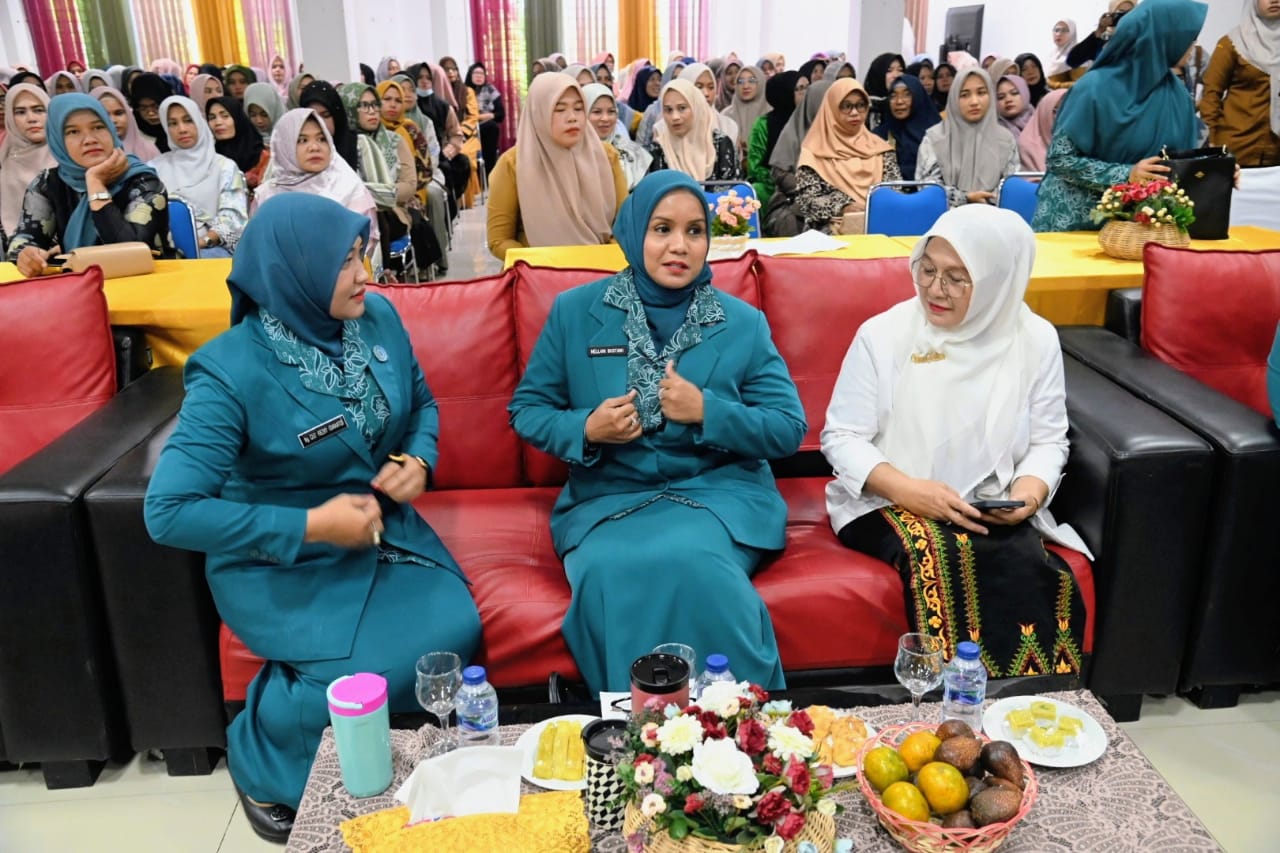 Pj Ketua TP PKK Aceh Besar Hadiri Pengukuhan Bunda GenRe dan BKB Aceh