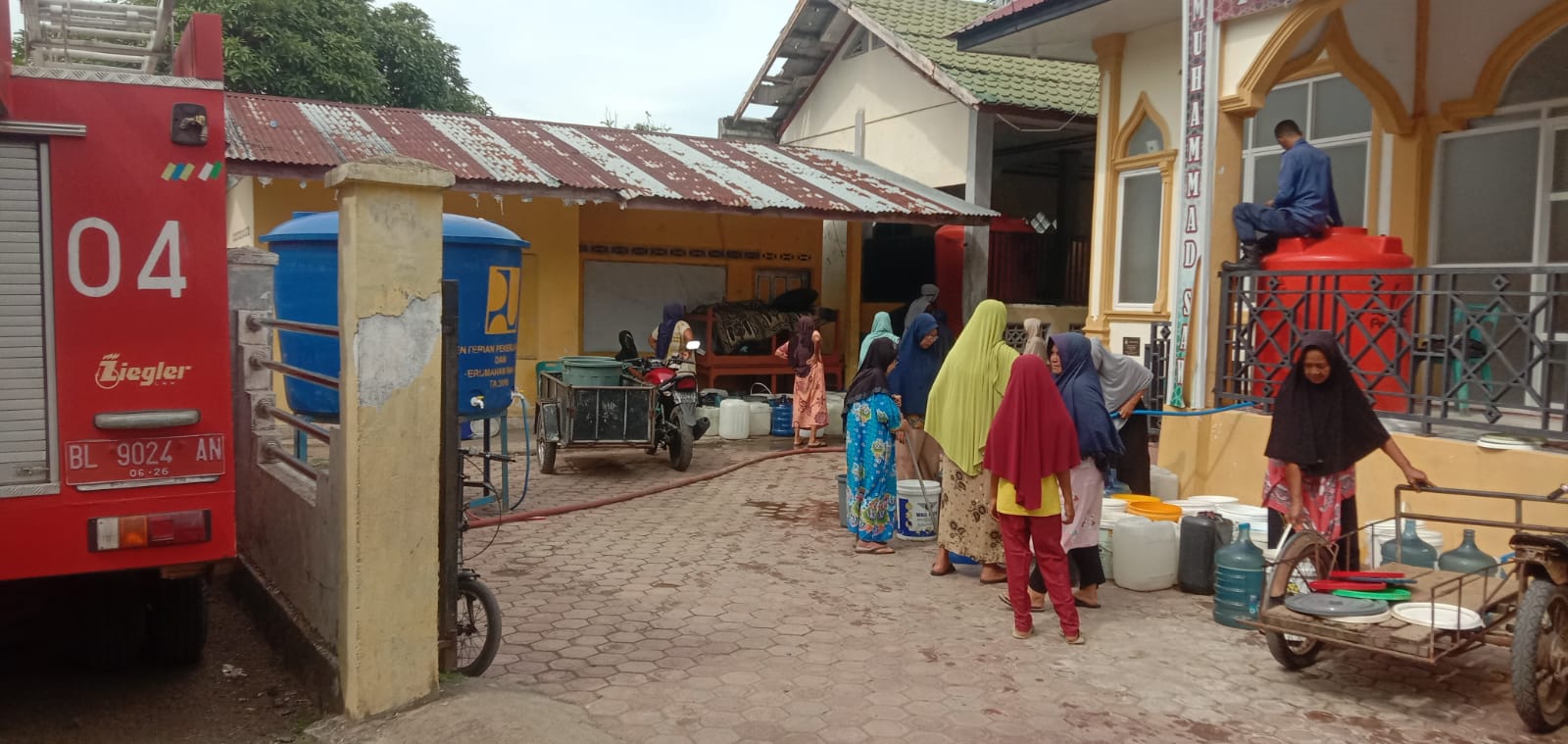 Pemkab Aceh Besar Salurkan 87 Ton Air Bersih di Lhoknga