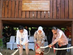 Potong Pita, Pj Bupati Iswanto dan Cut Rezky Ikuti Peresmian Rumah Tenun Mutiara Songket