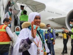 Jamaah Haji Aceh Syujud Syukur