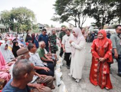Pj Bupati dan Pj Ketua TP PKK Aceh Launching Perdana Penyaluran Cadangan Pangan Pemerintah Tahap ke-3 di Blang Bintang
