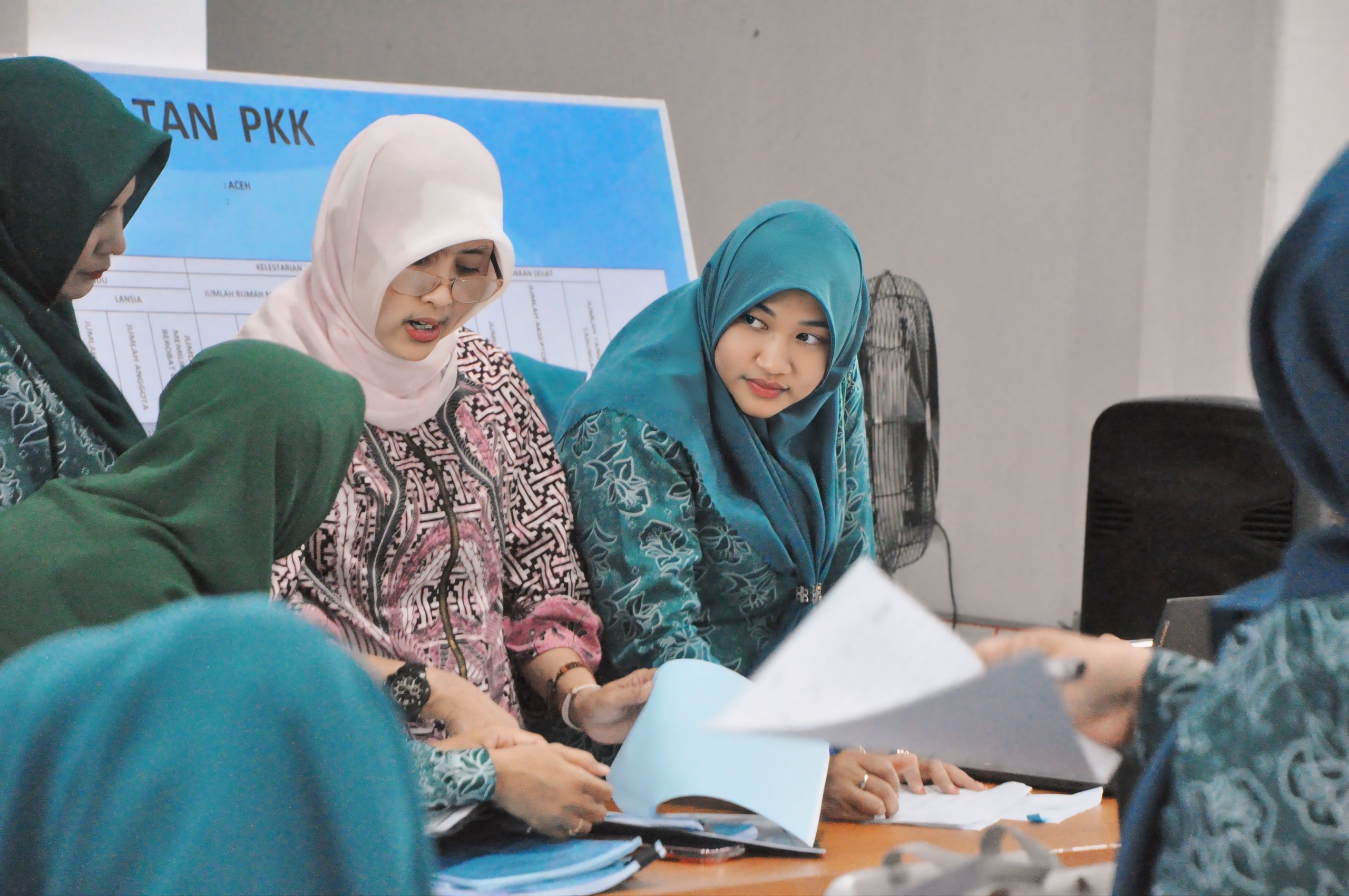Pj Ketua TP PKK Aceh Besar Bina Gammawar Gampong Kajhu