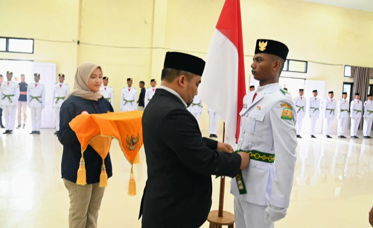 Pj Bupati Iswanto Kukuhkan 70 Paskibraka Aceh Besar