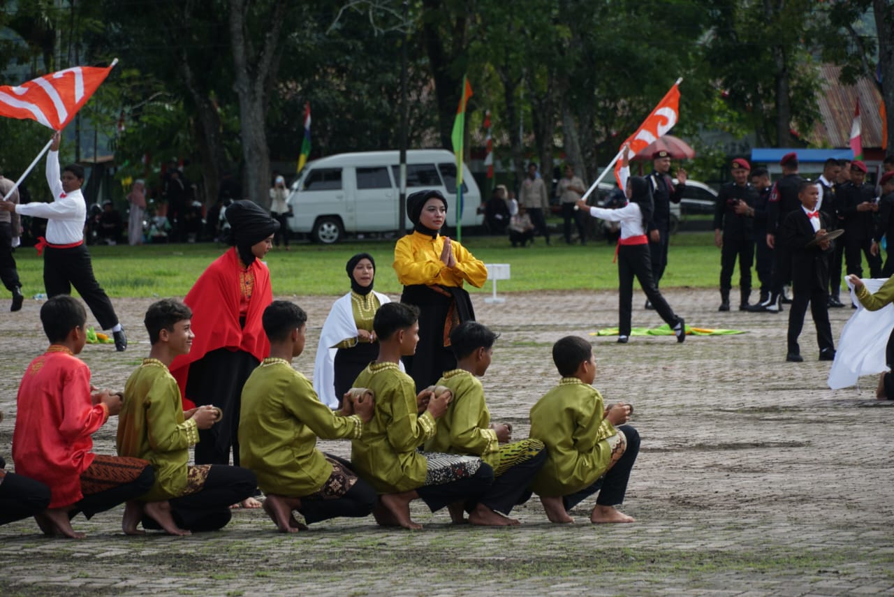Tarian Massal dan Drum Band HUT ke-79 RI Pukau Ribuan Warga Kota Jantho