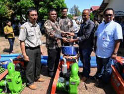 Wakili Pj Bupati, Sekda Sulaimi Serahkan Mesin Pompa Air dari Kementan untuk Petani Aceh Besar