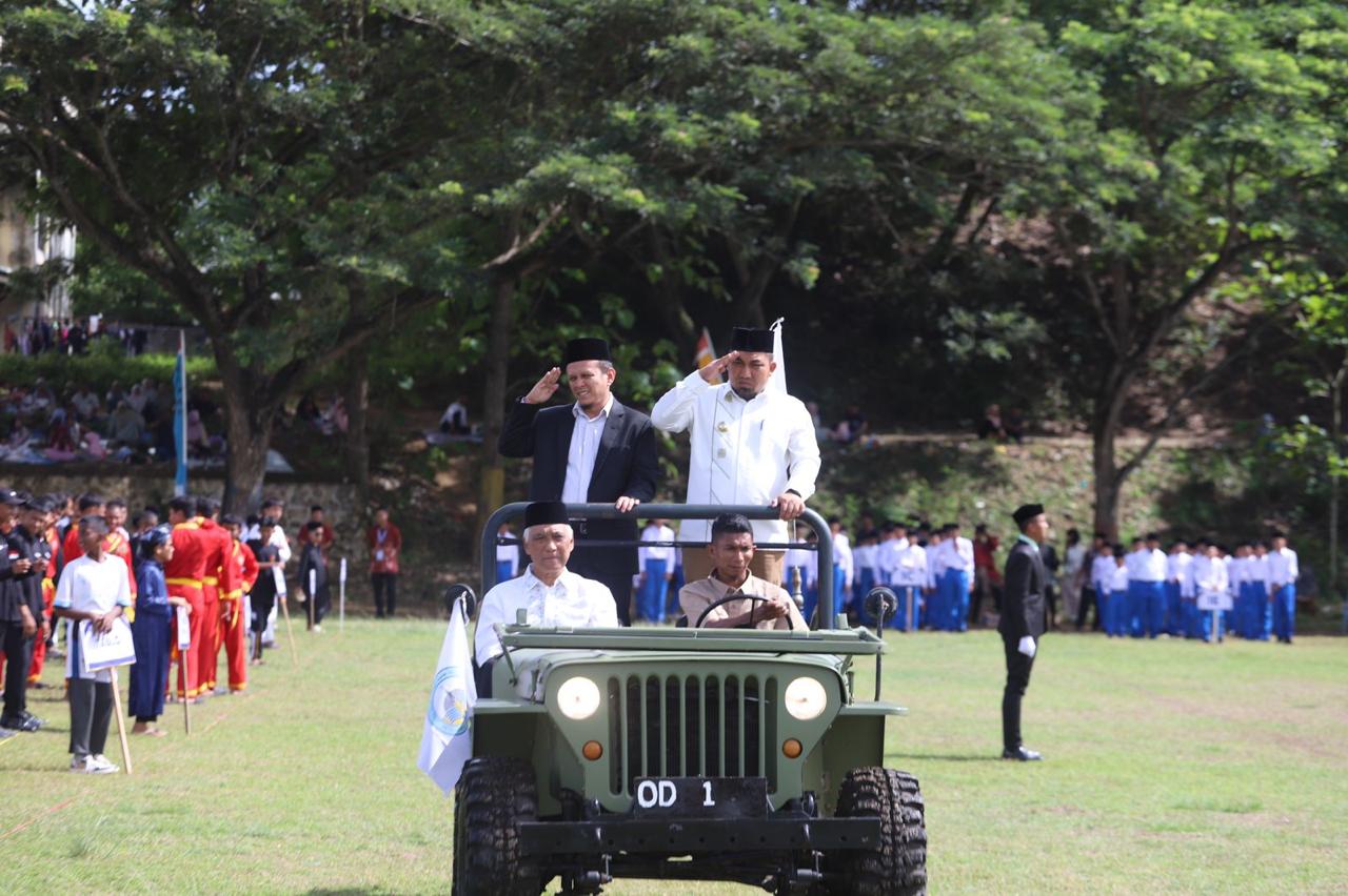 Pj Bupati Aceh Besar Pimpin Apel Tahunan 2024 Pesantren Tgk Chiek Oemar Diyan