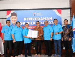 Anis Matta Serahkan SK untuk Musanif dan Sanusi Hasyim sebagai Cabup dan Wabup Aceh Besar