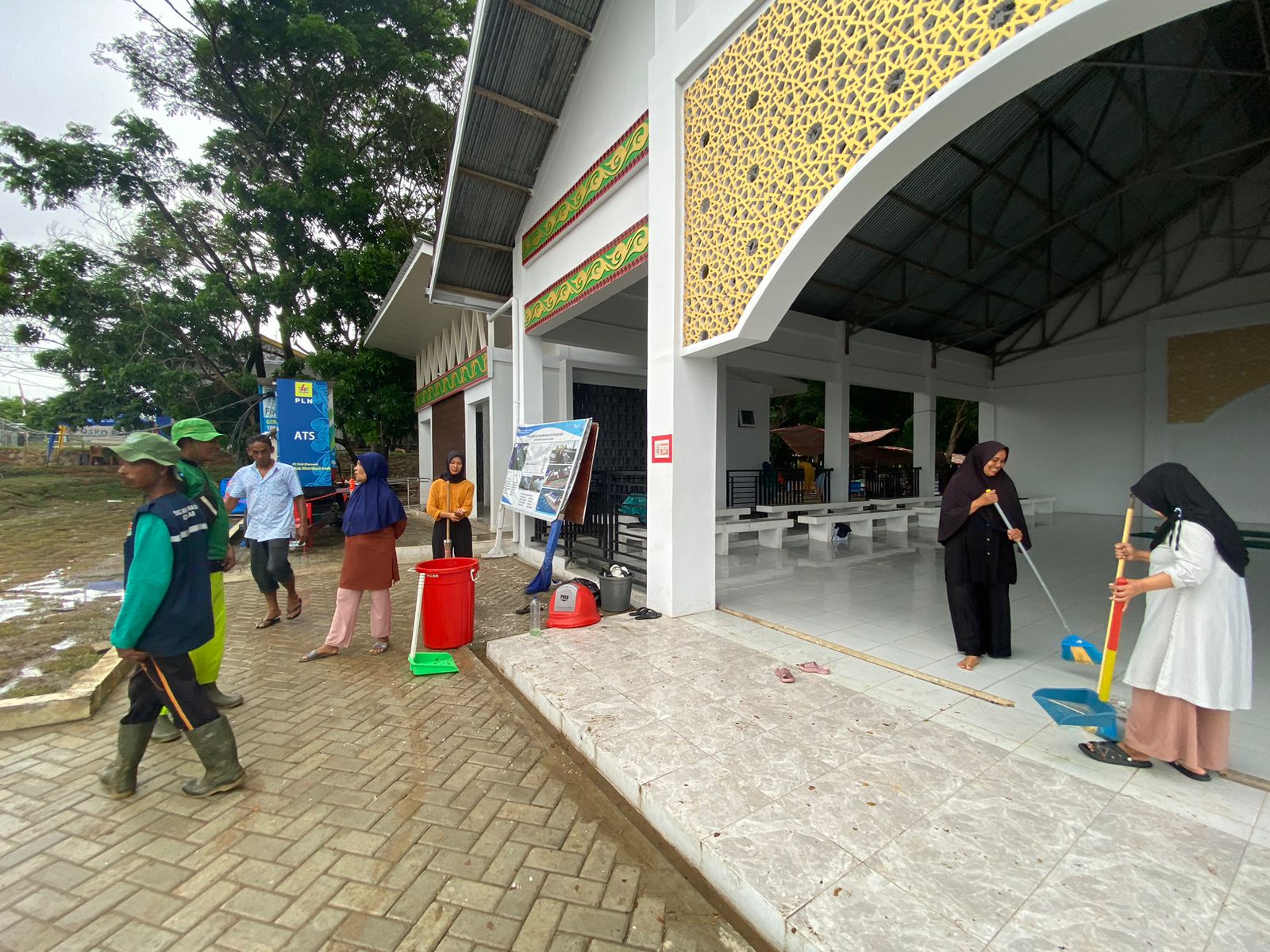 Pj Bupati Iswanto Apresiasi Kerja Keras Petugas Kebersihan Selama Perhelatan PON dii Aceh Besar