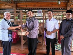 Tim Seleksi OVOP Kunjungi Sentra Tenun Kain Songket Gampong Krueng Kalee