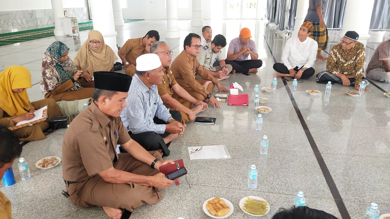 Wakili Pj Bupati, Asisten 1 Sekda Aceh Besar Pimpin Rapat Identifikasi Hukum Adat di Lamlhom