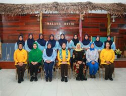 Pj Ketua Dekranasda Aceh Besar Sambut Kunjungan Ketua Dharma Pertiwi Aceh di Rumoh Batik Malaka