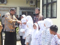 Kemenag Aceh Besar Santuni Anak Yatim Saat Peringatan Maulid Nabi