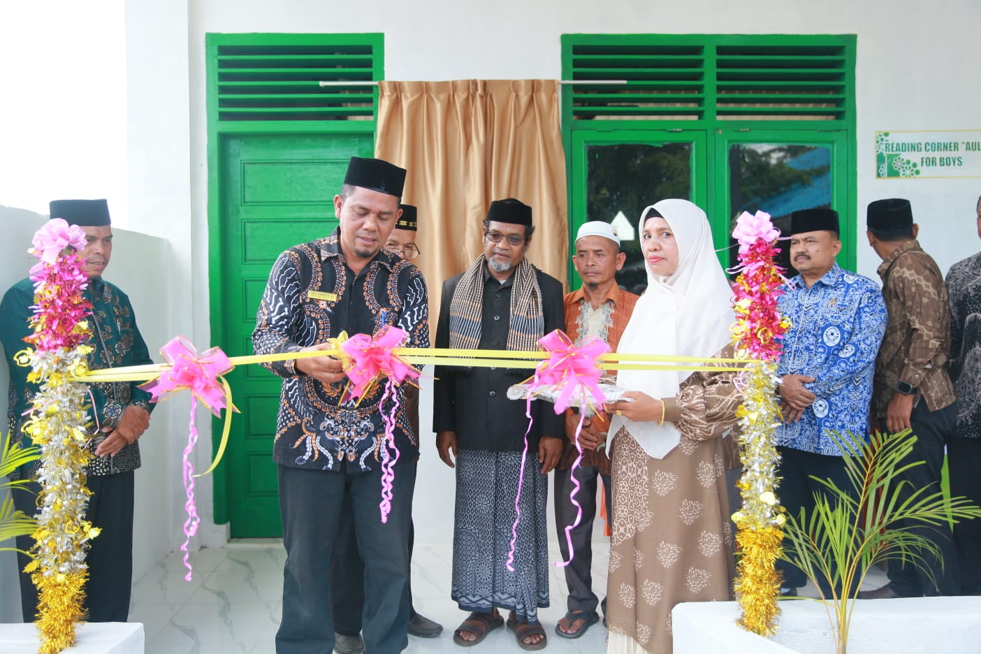 Wakili Pj Bupati, Kadisdik Dayah Aceh Besar Hadiri Peresmian Pustaka dan Maulid Nabi Muhammad SAW di Dayah Darul Hikmah