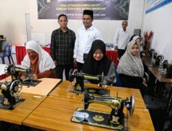 Disdik Dayah Aceh Besar Gelar Pelatihan Menjahit Bagi Santriwati