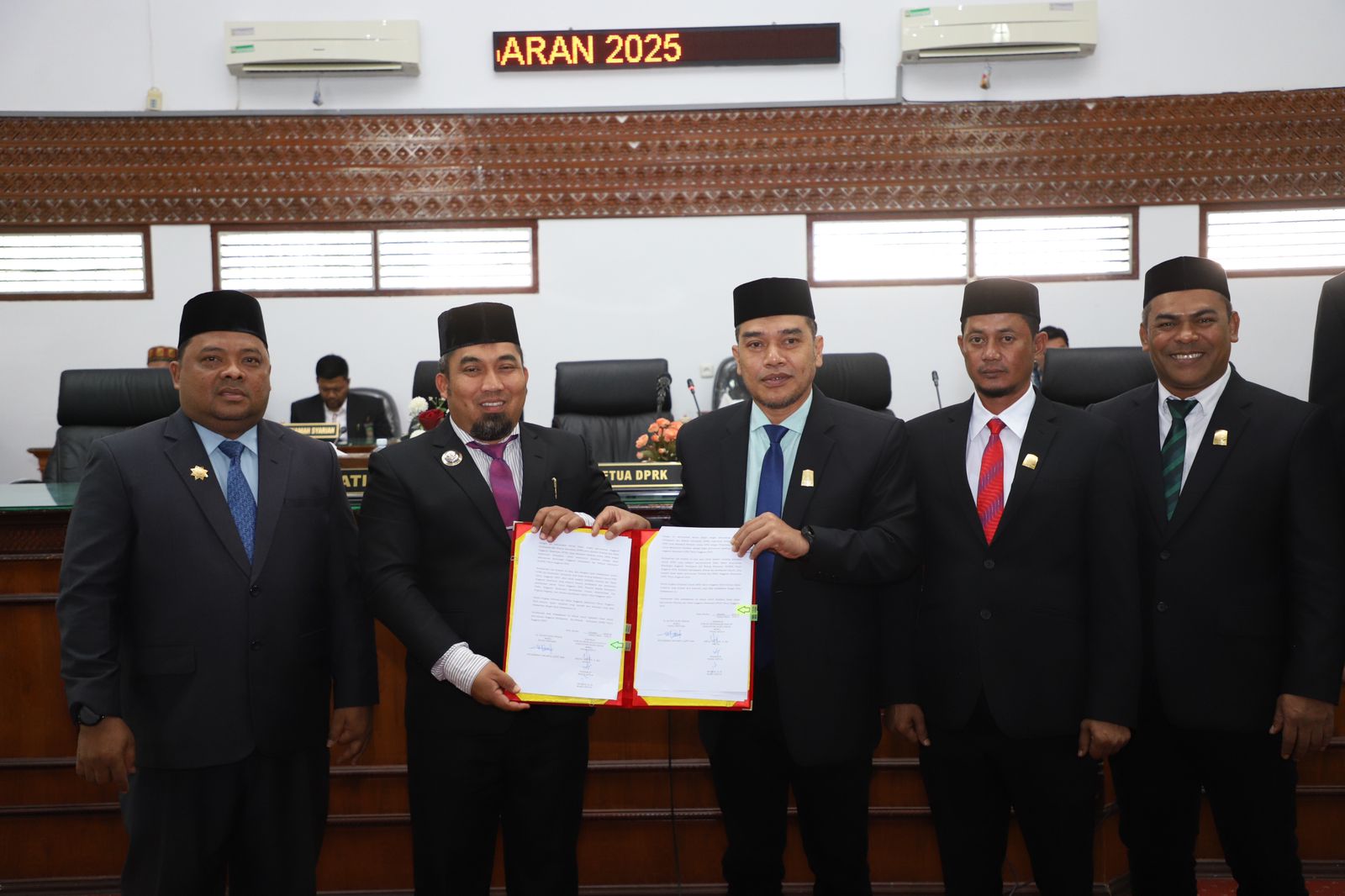 Pj Bupati Aceh Besar Tandatangani Nota Kesepakatan KUA-PPAS APBK 2025