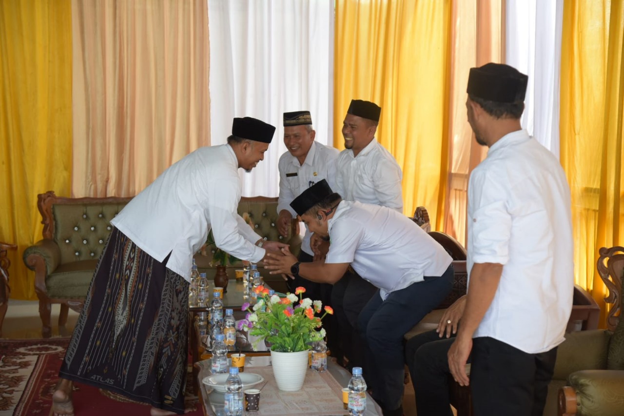 Bersama Pimpinan OPD, Pj Bupati Aceh Besar Hadiri Maulid di Dayah Darul Ulum Abu Lueng Ie