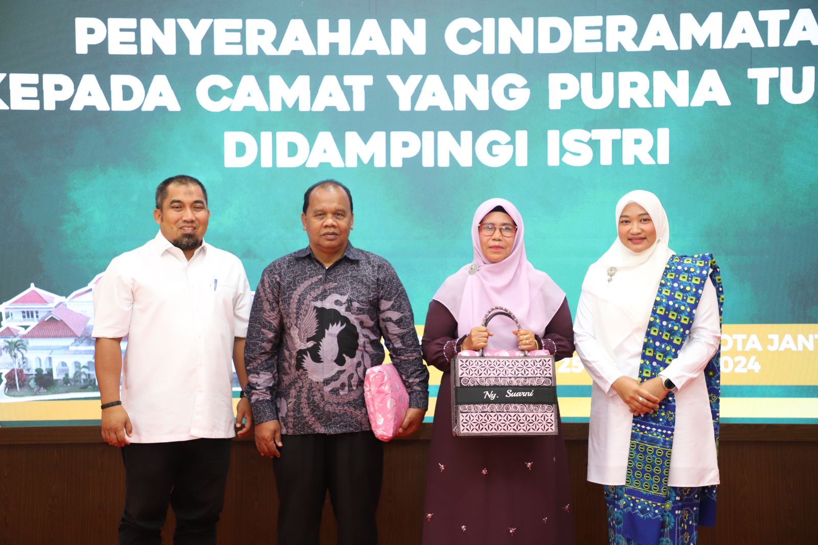 Pj Bupati Aceh Besar Lepas Purna Tugas Camat Baitussalam