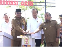 Tekan Tombol Sirene Resmikan Inpres Jalan Daerah, Presiden Jokowi didampingi Pj Gubernur Aceh dan Pj Bupati Aceh Besar