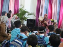 Cut Rezky Kenalkan Kerajinan dan Kesenian Khas Aceh Besar kepada Murid TK