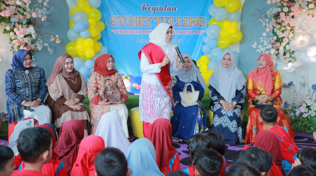 Cut Rezky Handayani Dampingi Safriati Kenalkan Literasi Lewat Story Telling Tingkat PAUD