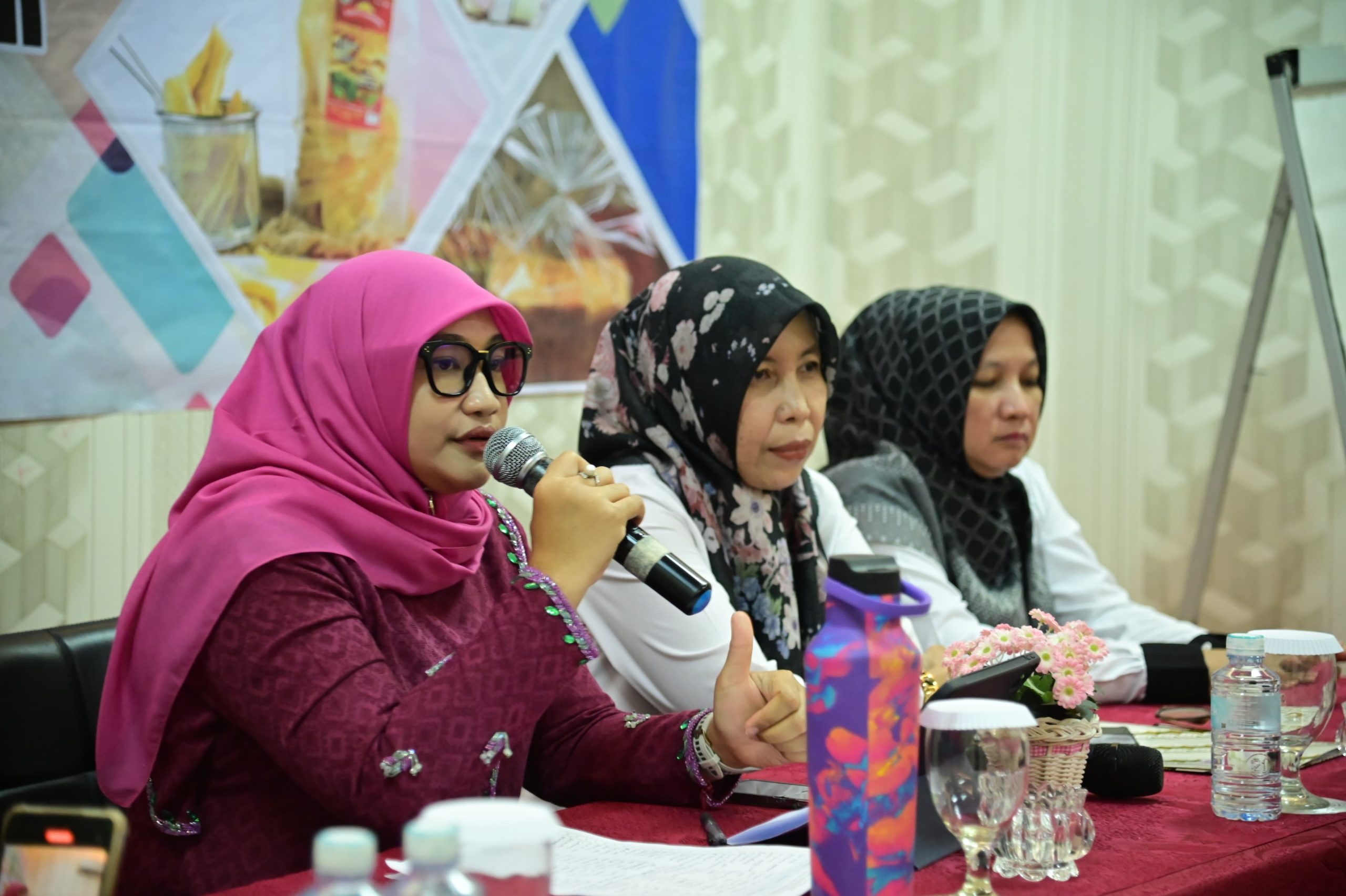 Pj Ketua TP PKK Aceh Besar Tutup Bimtek Penyuluhan Keamanan Pangan Bagi IRTP