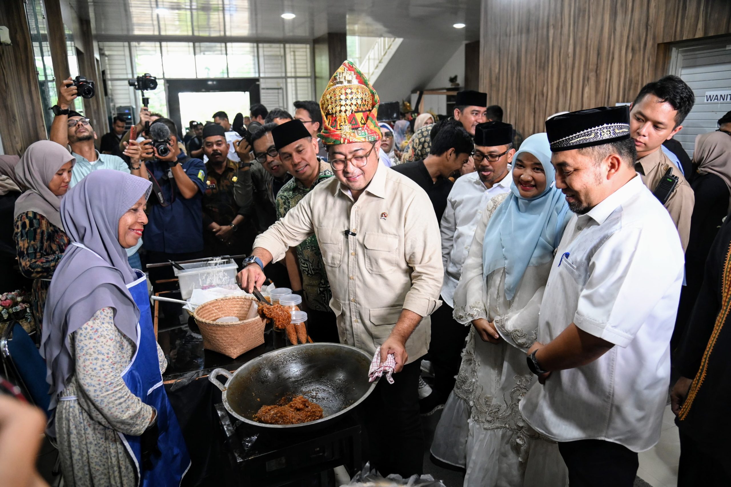 Kunker Perdana ke Aceh Besar, Teuku Riefky Harsya Mengaku Terharu