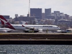 Pesawat Qantas Mendarat Darurat di Sydney, Ledakan Keras Kejutkan Penumpang