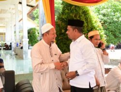 Wakili Pj Bupati, Kadisdik Dayah Aceh Besar Hadiri Maulid di Babussa’adah Gurah