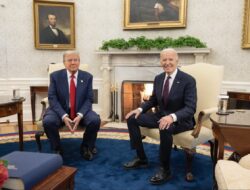 Biden dan Trump Full Senyum dalam Pertemuan di Gedung Putih, Bahas Ukraina Hingga Transisi Kekuasaan