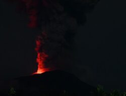 Gunung Ibu Erupsi, Semburkan Abu Vulkanik Setinggi 2.500 Meter