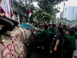 Demo Indonesia Gelap, Mahasiswa Tolak Potongan Anggaran Pendidikan hingga RUU Kejaksaan, Polri dan TNI