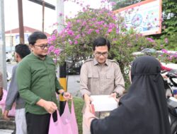 Gelar Kegiatan Sosial di Bulan Ramadhan, Ketua DPRK Banda Aceh, Bagikan Seribu Takjil Kepada Warga