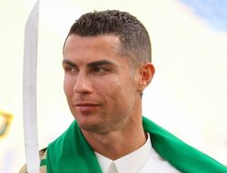 Cristiano Ronaldo Sampaikan Selamat Hari Raya Idul Fitri ke Umat Muslim Dunia