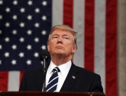 Trump Hentikan Bantuan Militer untuk Ukraina
